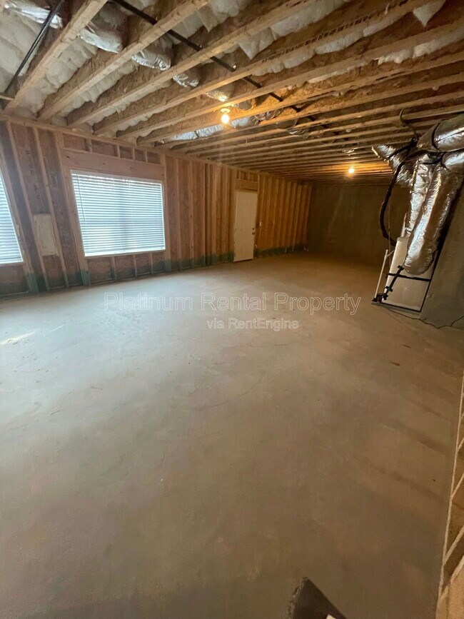 Building Photo - 8225 Crooked Crk Dr