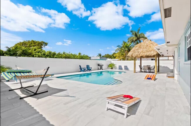 Building Photo - 304 SE 4th St