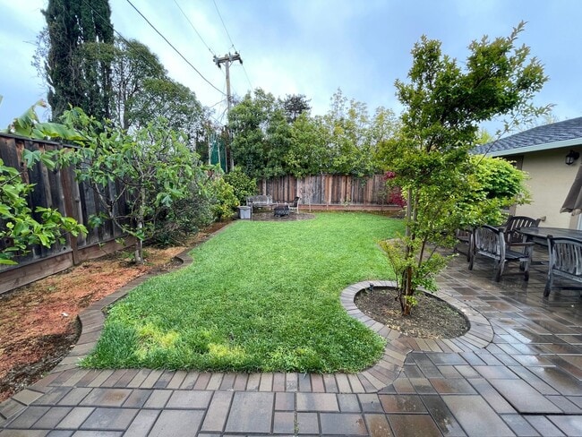 Building Photo - SUNNYVALE - Sunnyvale Updated 4-Bed, 2-Bat...