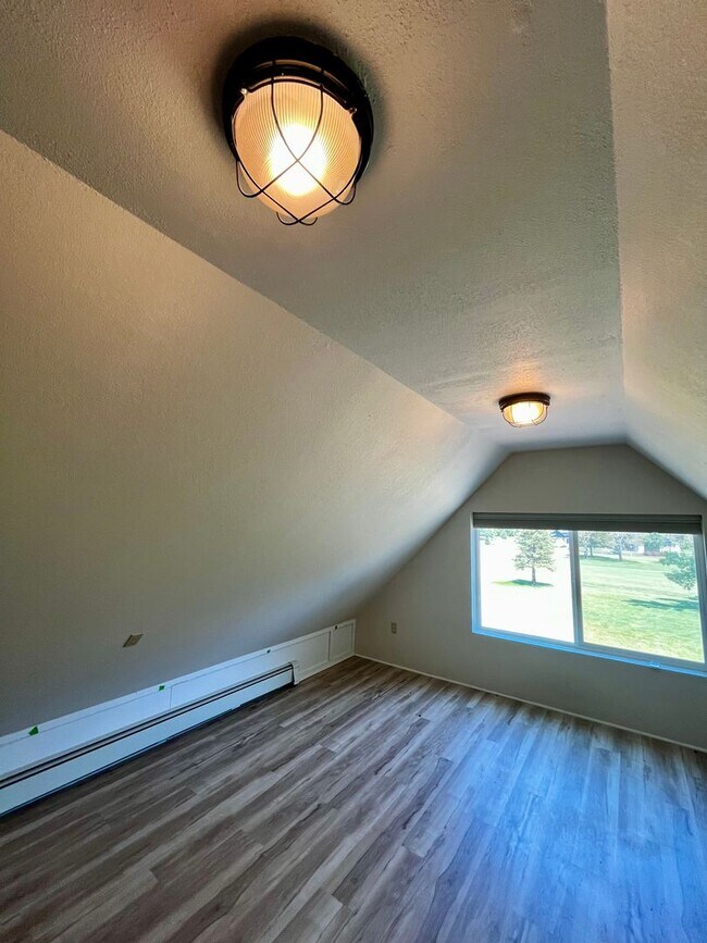 Building Photo - Executive Rental on Riverside Country Club...