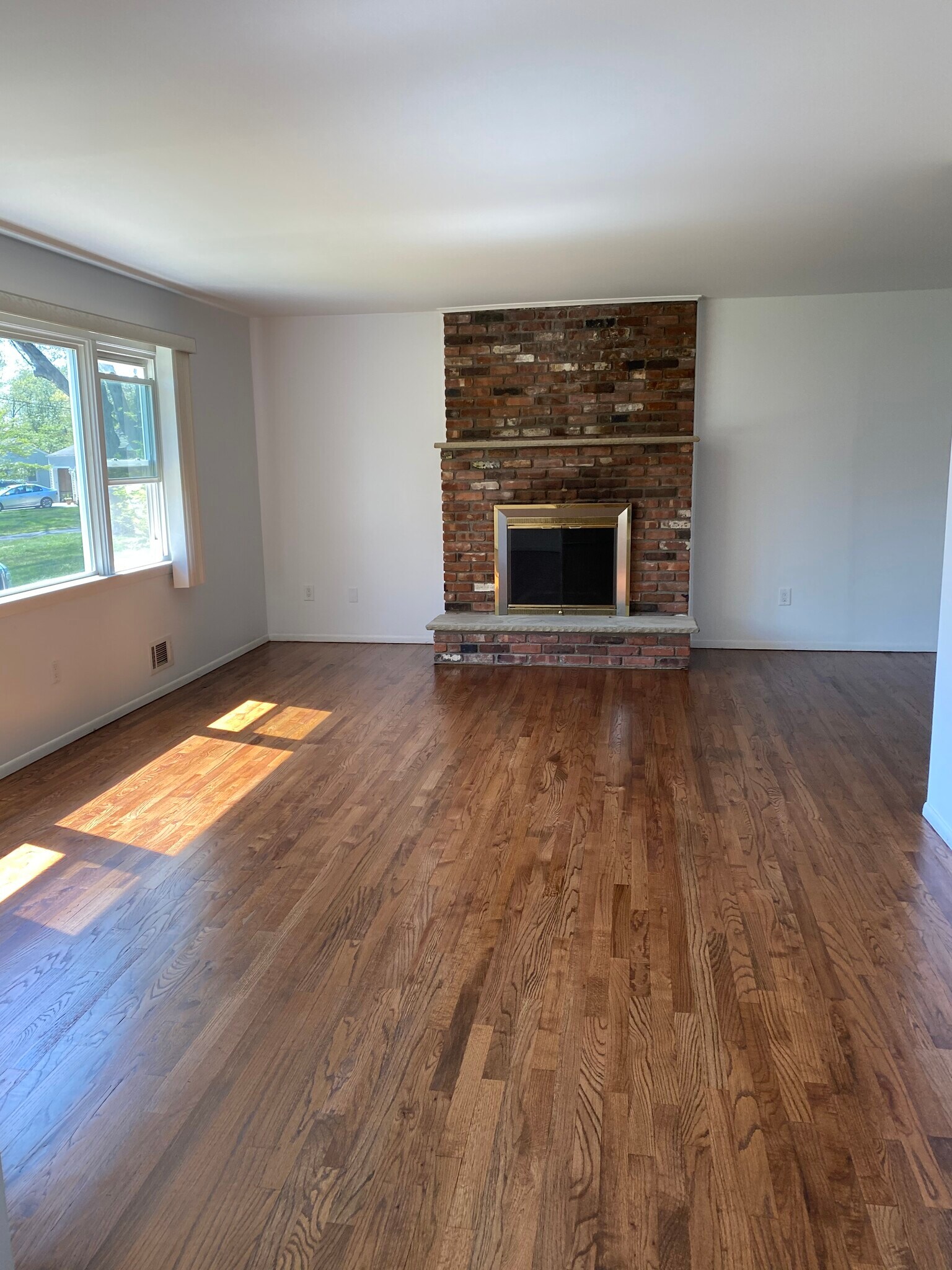 Living Room - 50 Morgan Rd