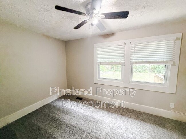 Building Photo - 316 Broadfoot Ave