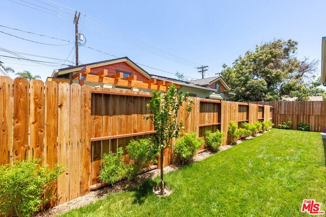 Building Photo - 420 N Frederic St