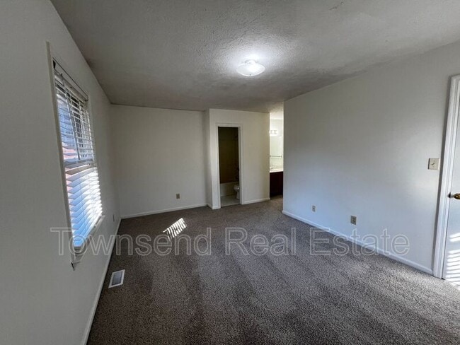 Building Photo - 1051 Ancestry Dr