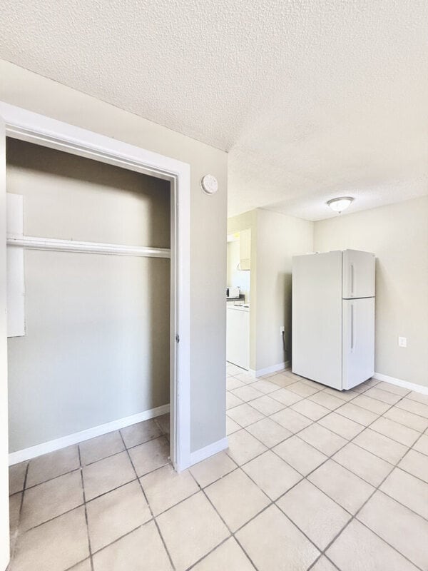 Building Photo - 3405 Palm Dr