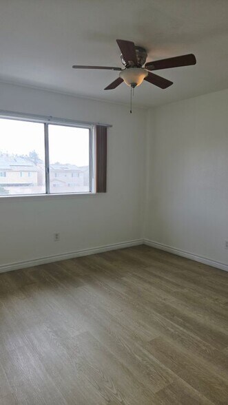 Building Photo - 713 Walnut Dr