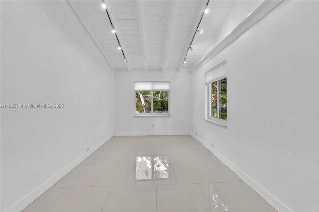 Building Photo - 7341 SW 64th Ct