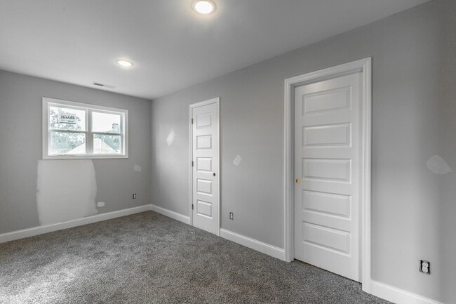 Building Photo - 5085 Oop Rd