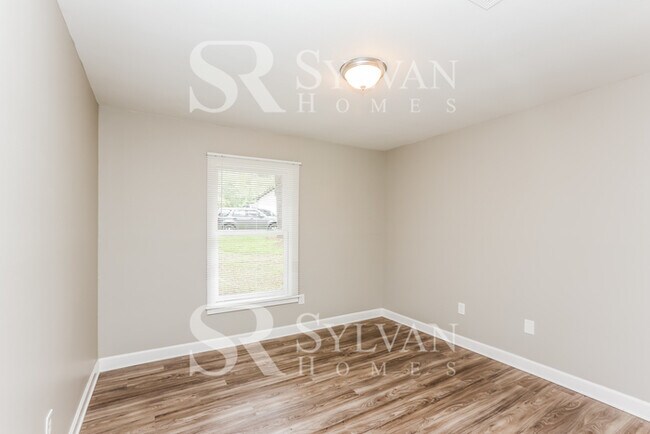 Building Photo - Discover Spacious Comfort & Fun