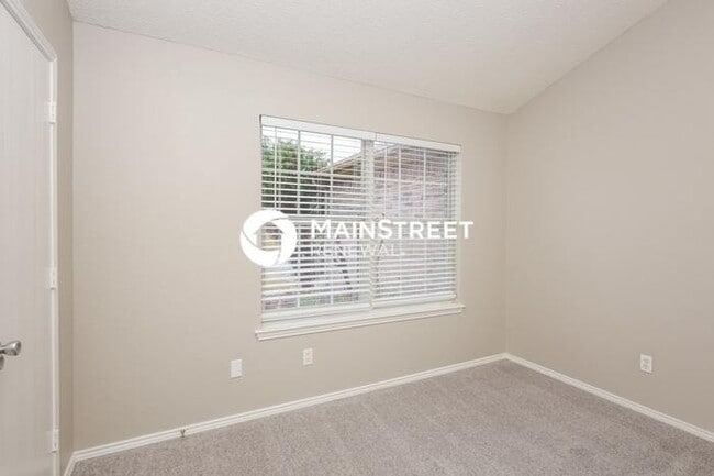 Building Photo - 3 Bedroom Pet-Friendly Home in Fort Worth,...