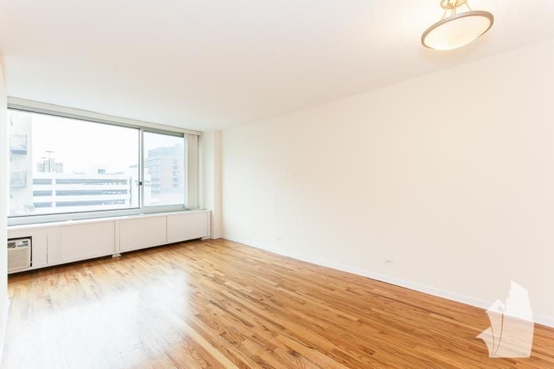 Building Photo - 4600 N Clarendon Ave