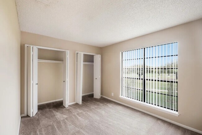 Building Photo - 13031 Pk Xing Dr