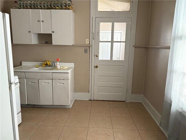 Building Photo - 825 Olga St