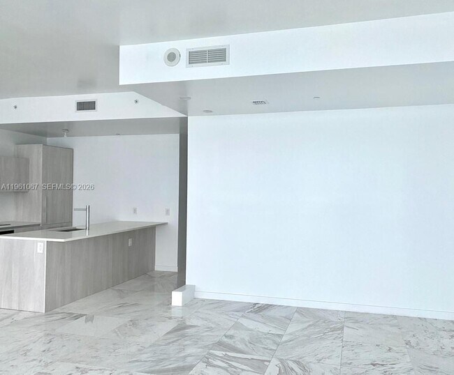 Building Photo - 480 NE 31st St