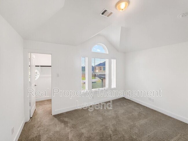 Building Photo - 1019 Modesto Dr