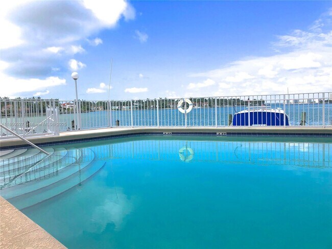 Building Photo - 6830 Indian Creek Dr