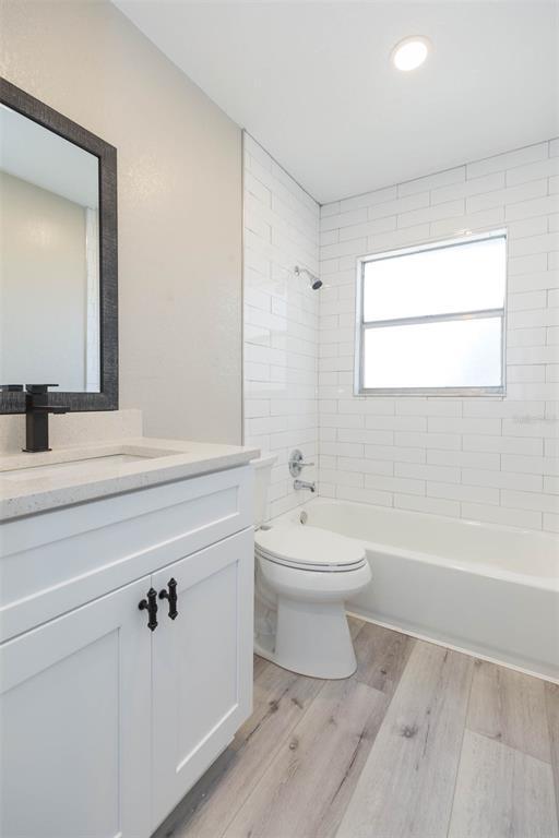 Building Photo - 7608 N Sanibel Cir