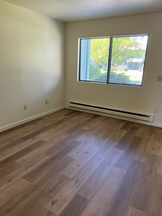 Building Photo - Spacious Condo with Private Patio
