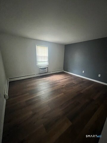 Building Photo - 5 Grandview Dr