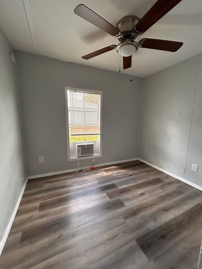 Building Photo - Newly Remodeled, 2 Bedroom North Fort Myers