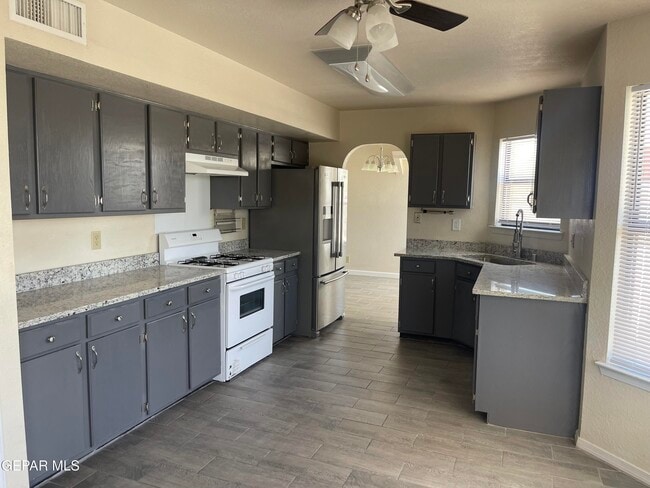 Building Photo - 705 Springfire Dr