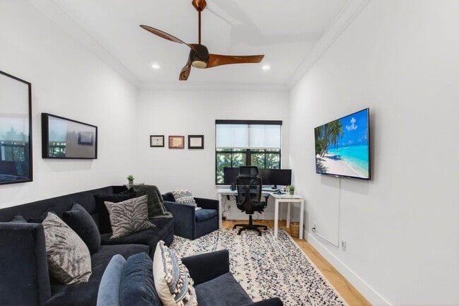 Building Photo - 17662 Cadena Dr