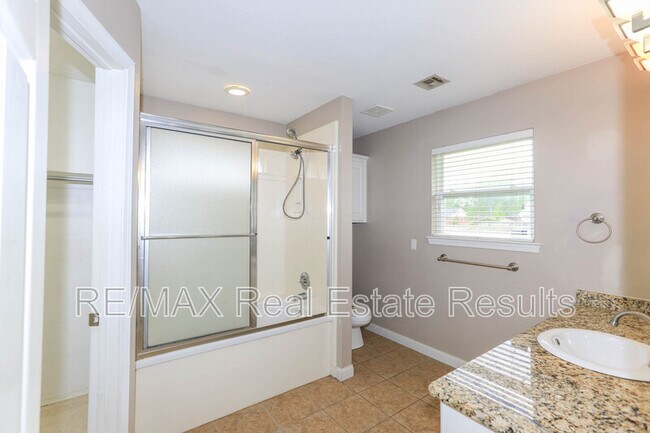 Building Photo - 3606 SE 8th St