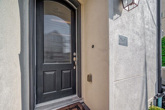 Building Photo - 2524 Sherwin St