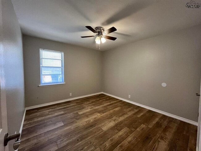 Building Photo - 5503 Hooper Dr