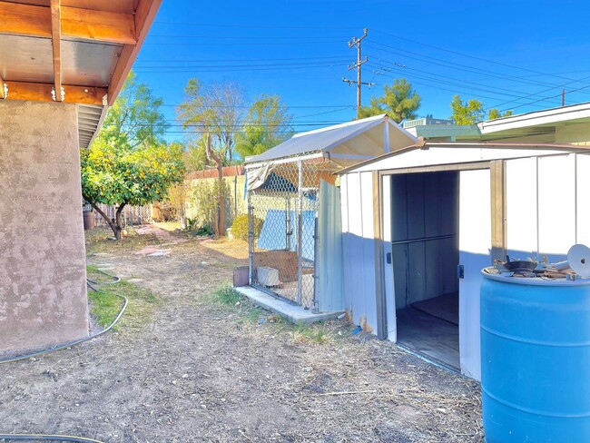 Building Photo - Three Bedroom Two Bathroom Home $2,495 Ria...