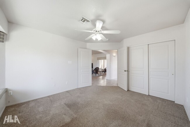 Building Photo - 10390 Fairway Dr