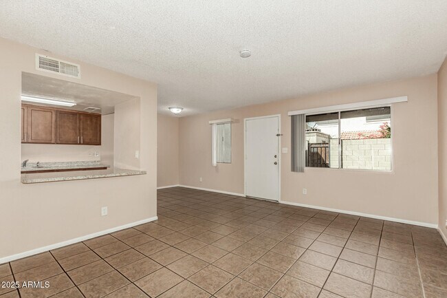 Building Photo - 5948 N 48th Ave