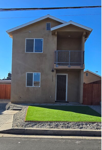 Building Photo - 10663 Encino Ave