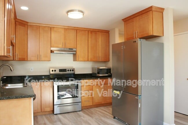 Building Photo - 937 Miramonte Ave