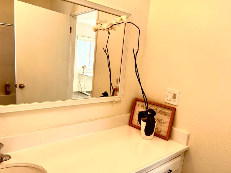 Building Photo - 719 N Cabrillo Ave