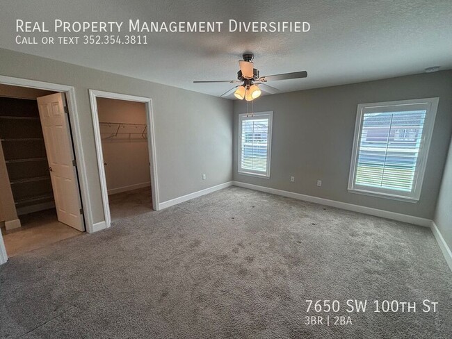 Building Photo - Oversized 3/2 With Additional Office / Den...