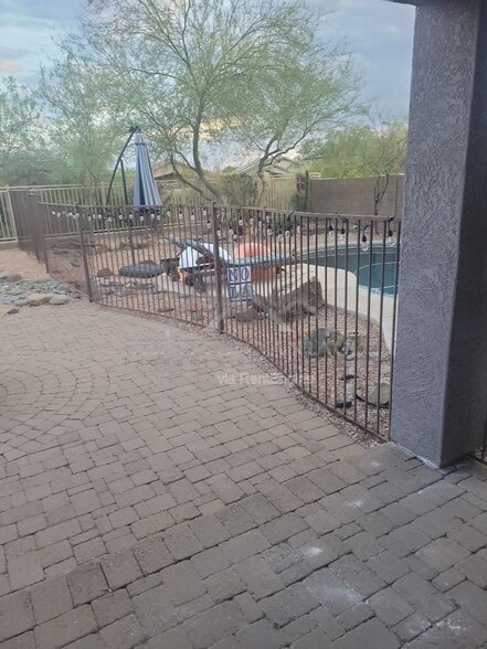 Building Photo - 4613 E Thorn Tree Dr