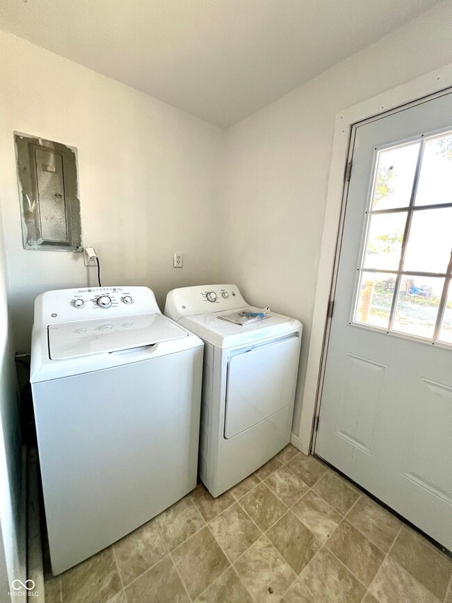 Building Photo - 231 E South C St