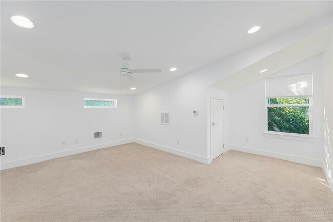 Building Photo - 1114 Walton Ln