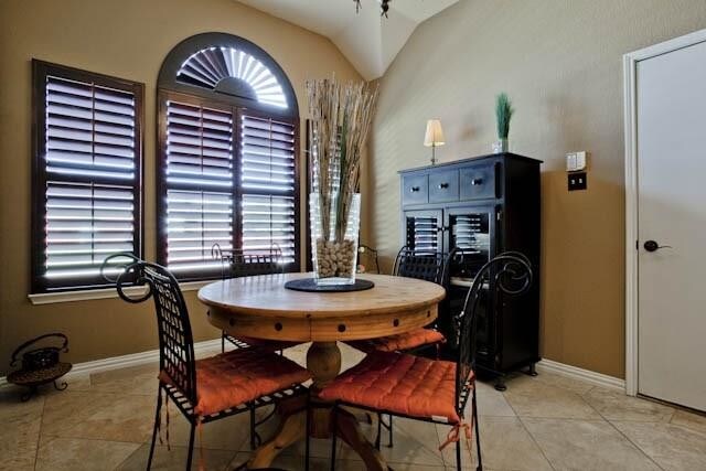 Building Photo - 6352 Rolling Hill Rd