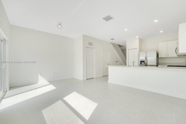 Building Photo - 2805 SE 26th Ave