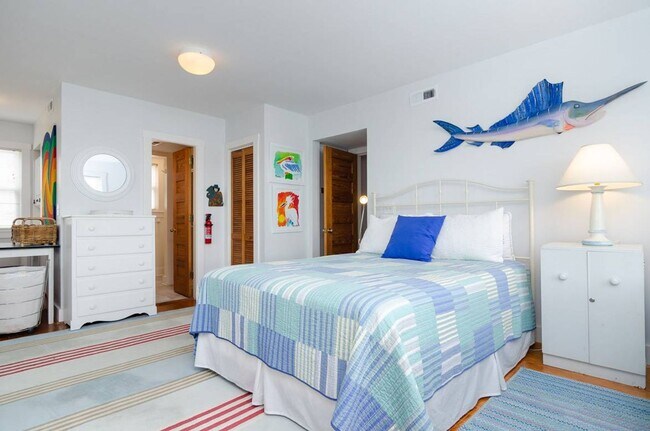 Building Photo - 8 Sunset Ave