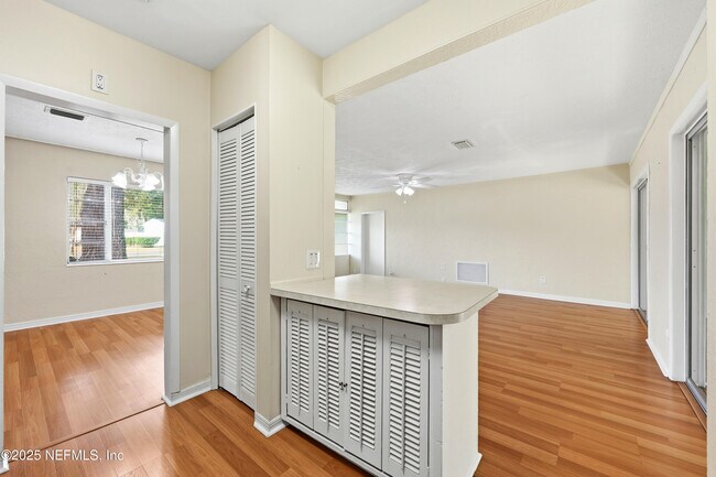 Building Photo - 457 Nightingale Rd