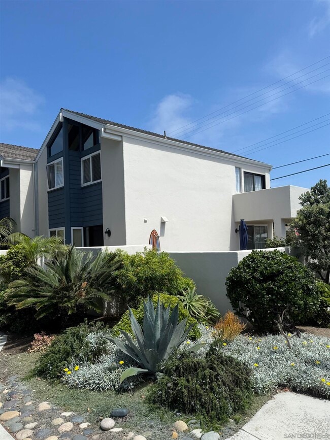 Primary Photo - 2305 Camino Del Mar