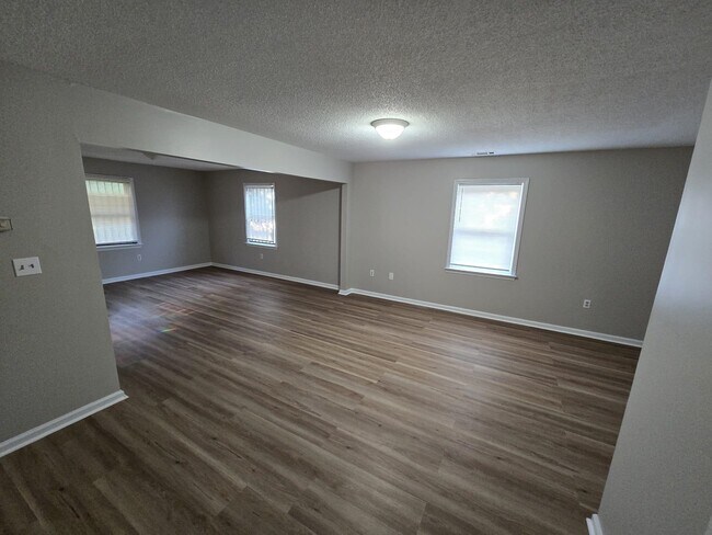 Building Photo - 3906 Hammett Dr