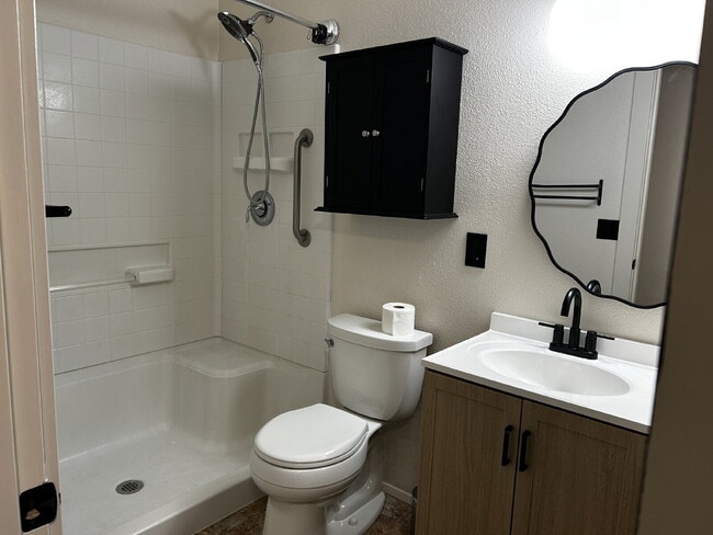 Building Photo - Charming 3-Bedroom Haven with 2 Baths & 1700 Sq Ft of Comfort in Moscow, ID!