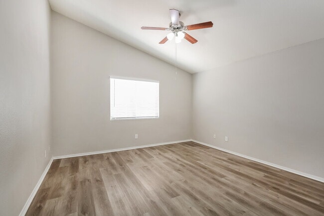 Building Photo - 2103 Point Morada Ave