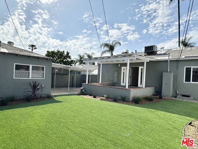 Building Photo - 1206 Greenacre Ave