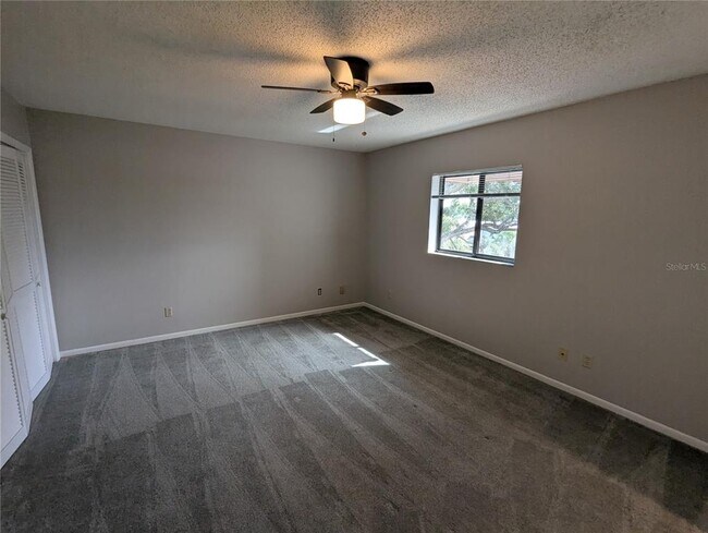 Building Photo - 2424 W Tampa Bay Blvd