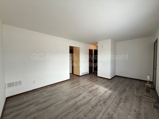 Building Photo - 944 Shady Ln